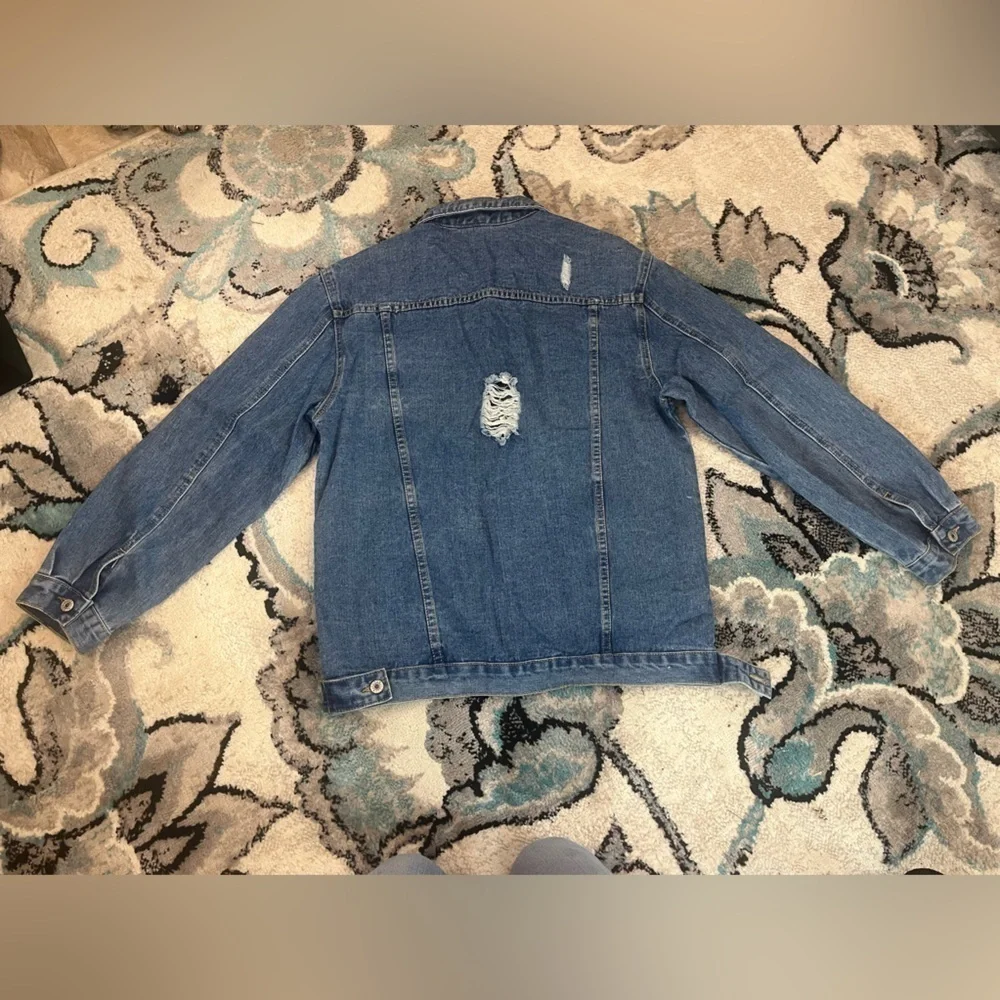 woman’s distressed Jean jacket Sz XL - Picture 2 of 7